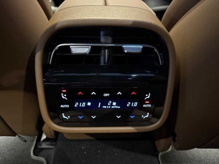 Mercedes-Benz E-Class — photo 17