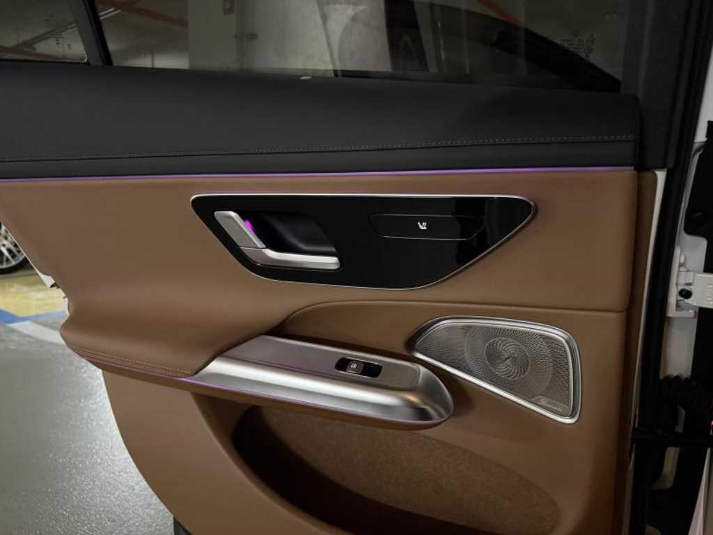 Mercedes-Benz E-Class — photo 18