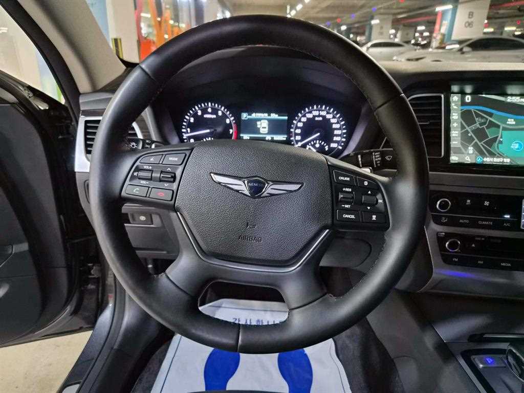 Genesis G80 — photo 08