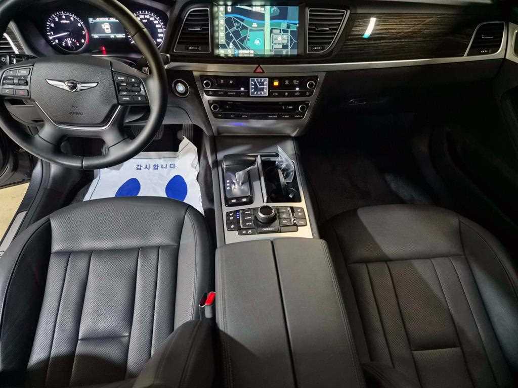 Genesis G80 — photo 10