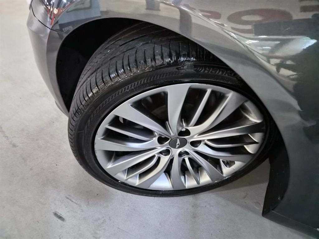 Genesis G80 — photo 20