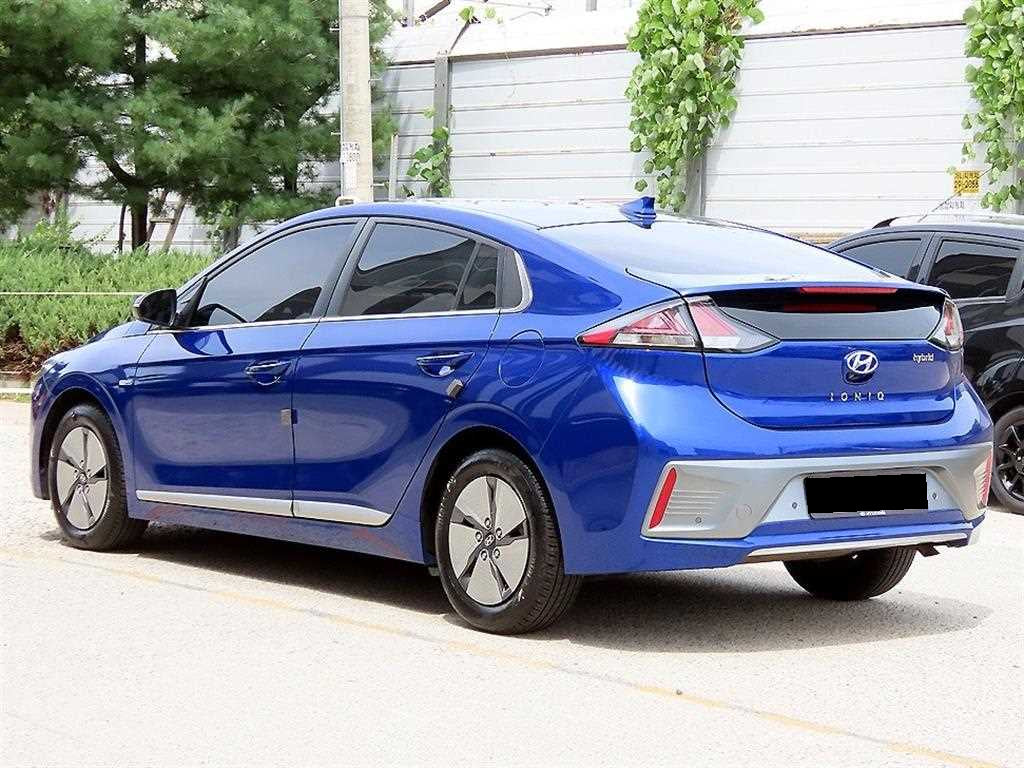 Hyundai Ioniq — photo 03
