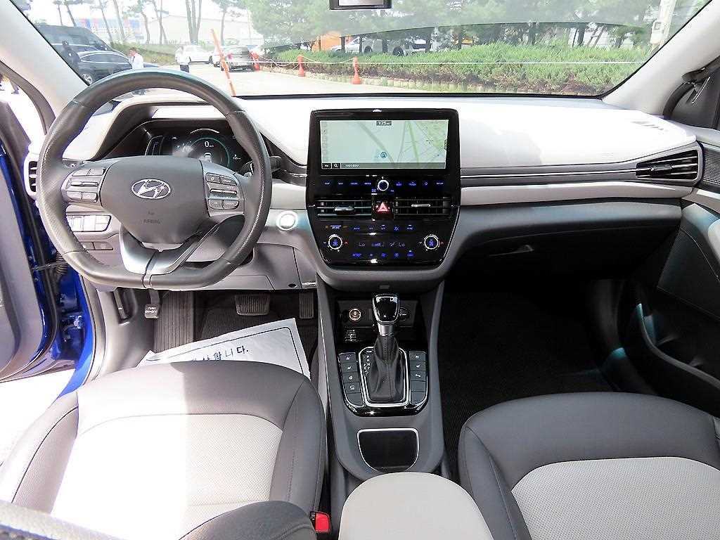 Hyundai Ioniq — photo 07