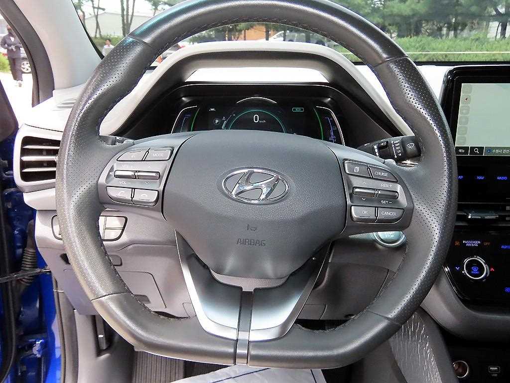 Hyundai Ioniq — photo 08