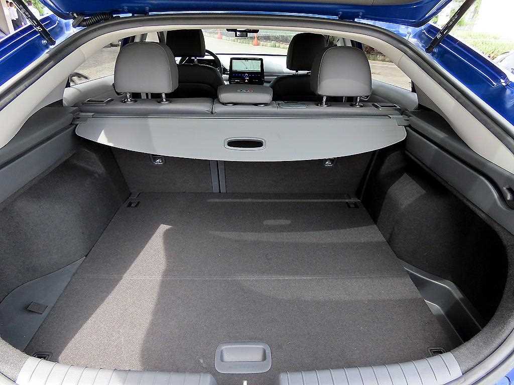Hyundai Ioniq — photo 18
