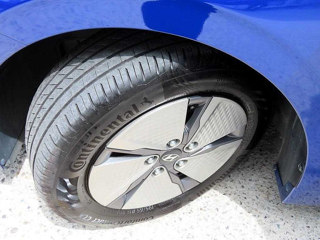 Hyundai Ioniq — photo 20