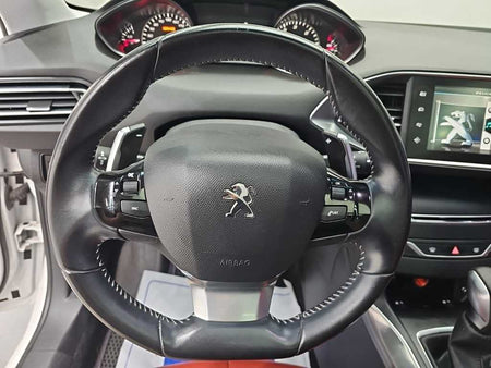Peugeot 308 — photo 09