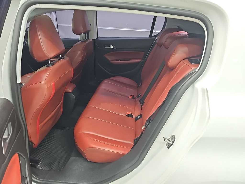 Peugeot 308 — photo 12