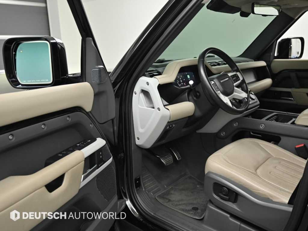 Land Rover Defender — photo 11