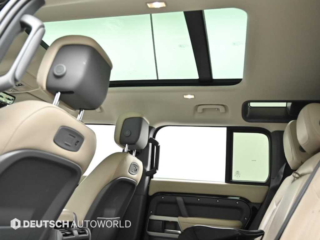 Land Rover Defender — photo 18