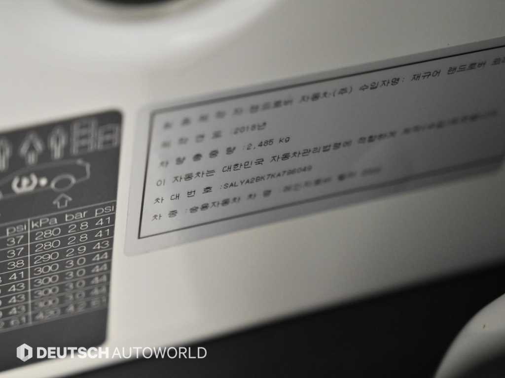 Land Rover Range Rover Velar — photo 20