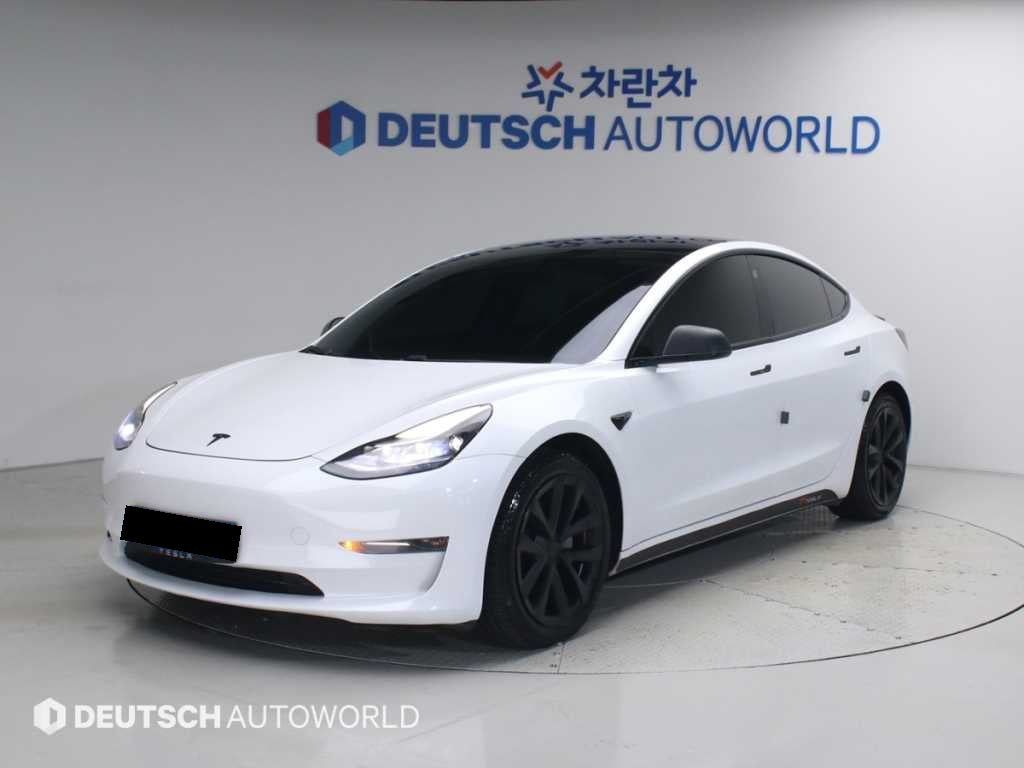 Tesla Model 3 — photo 01