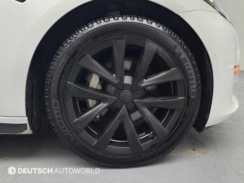 Tesla Model 3 — photo 05