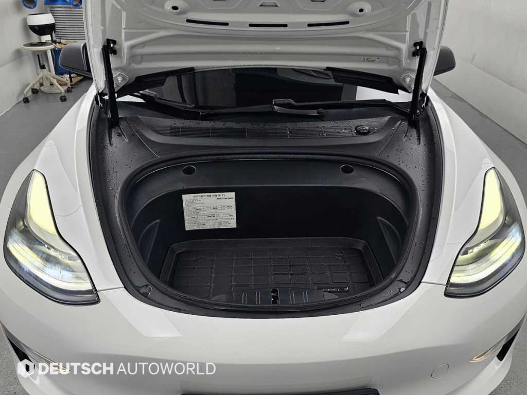 Tesla Model 3 — photo 06