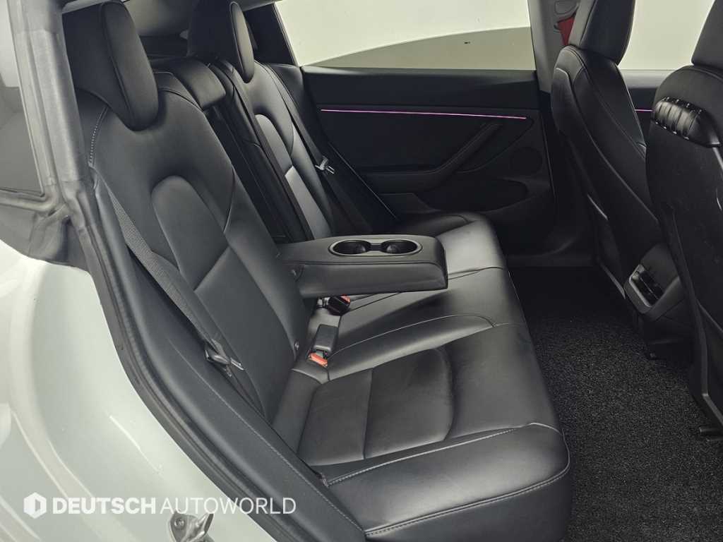 Tesla Model 3 — photo 12