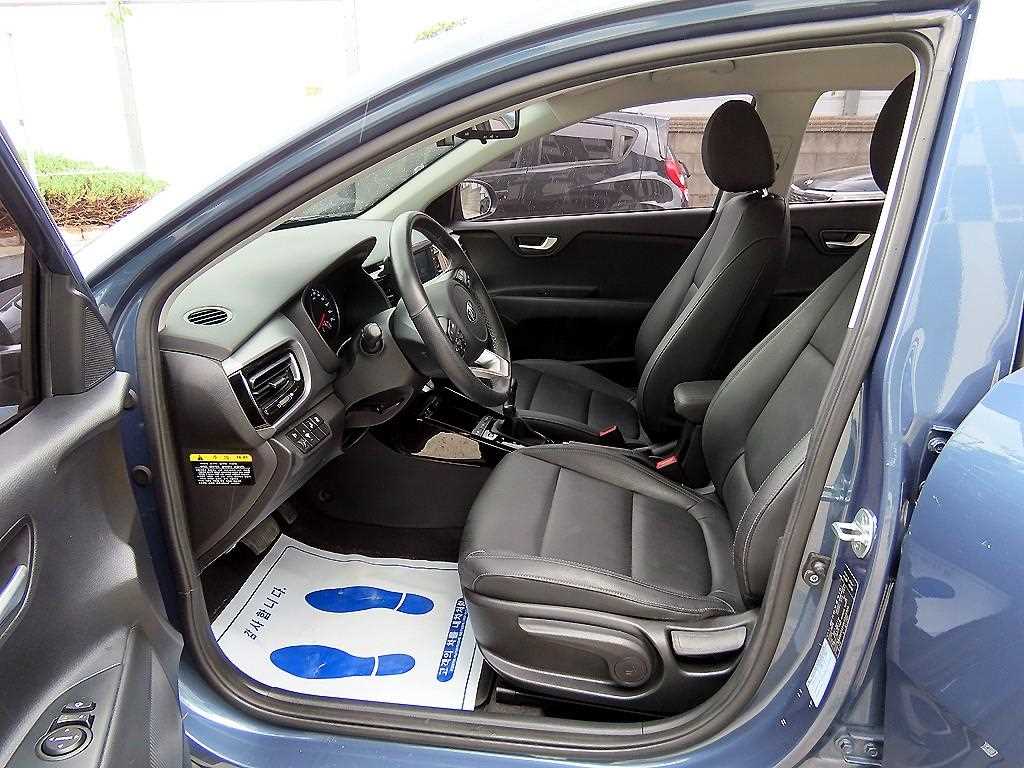 Kia Stonic — photo 06