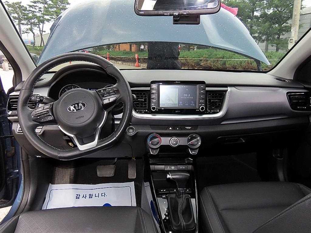 Kia Stonic — photo 08