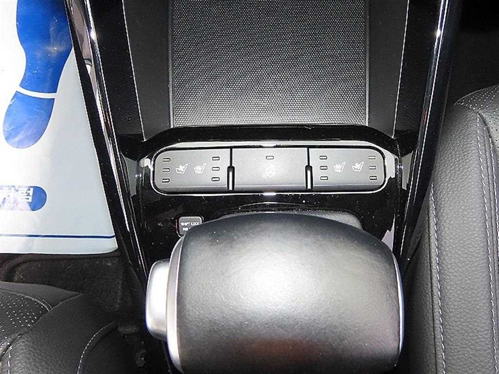 Kia Stonic — photo 14