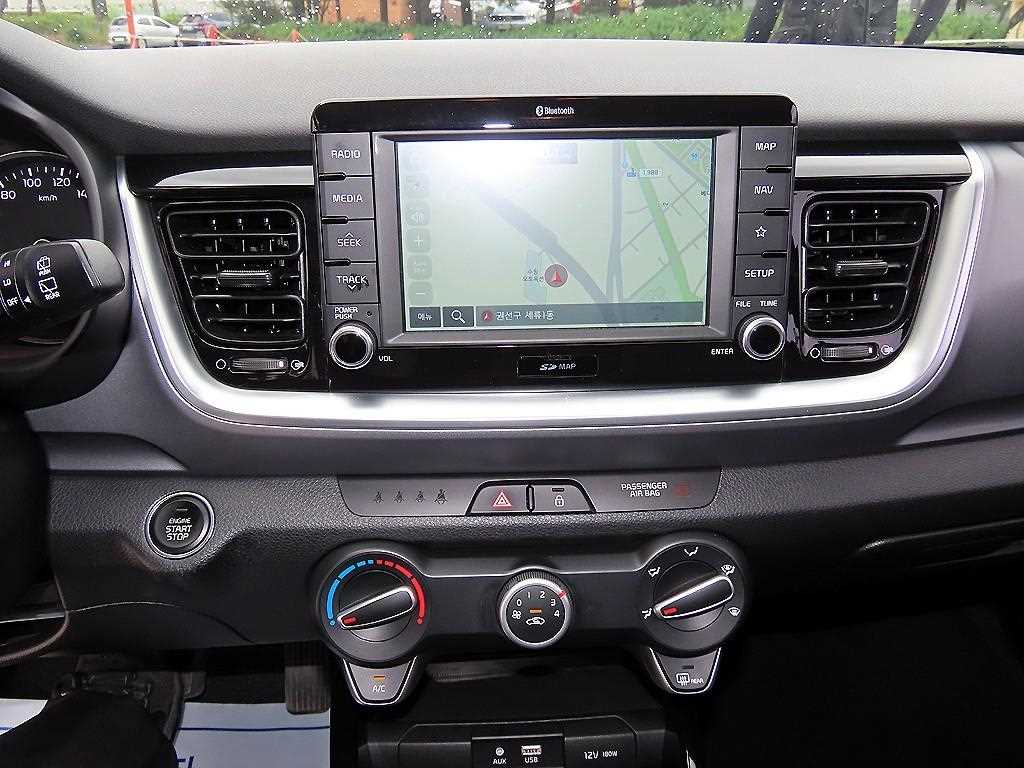 Kia Stonic — photo 15