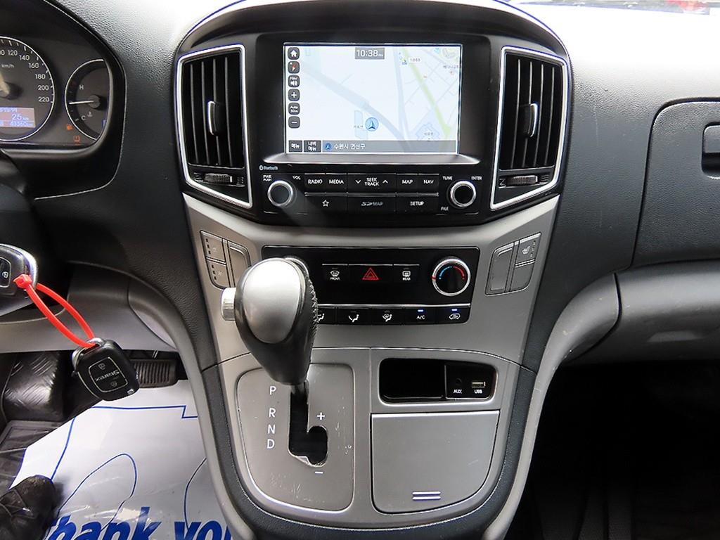 Hyundai Starex — photo 13