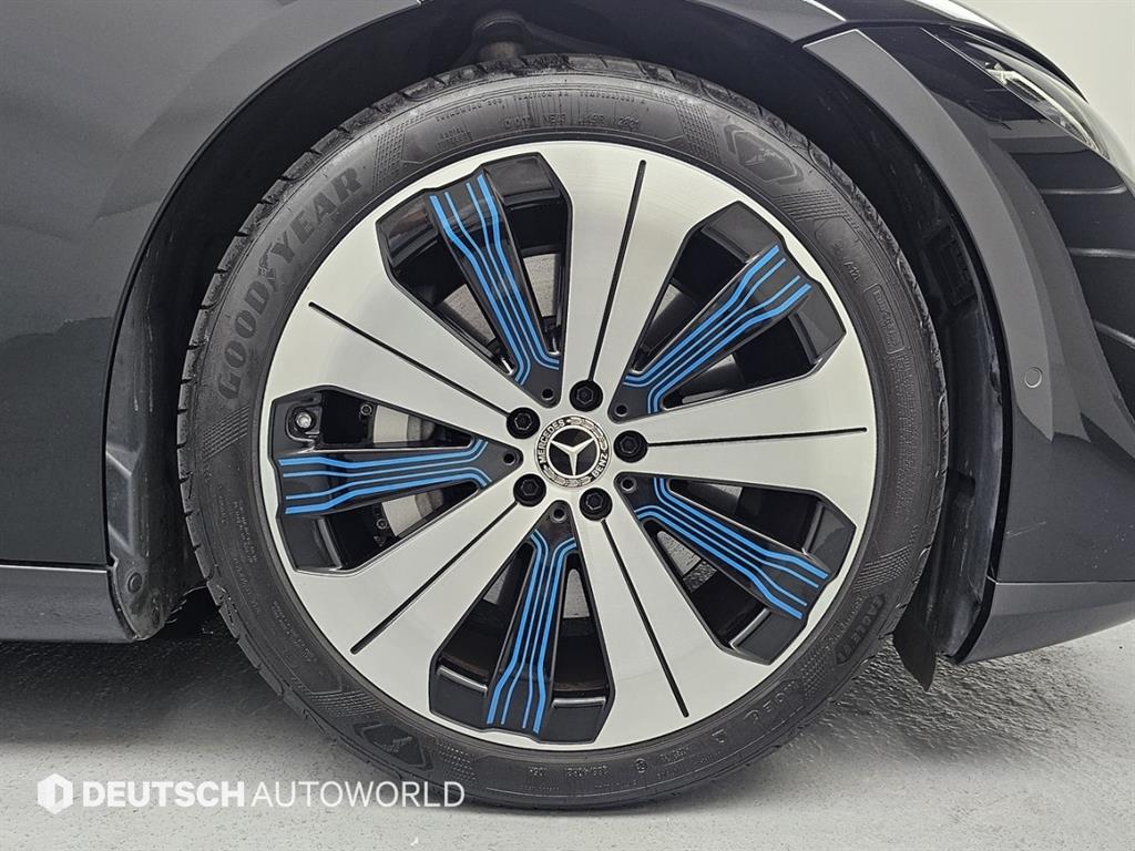 Mercedes-Benz EQS — photo 05