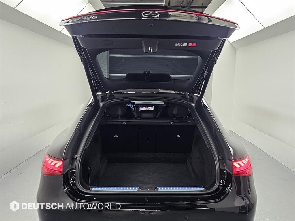 Mercedes-Benz EQS — photo 19