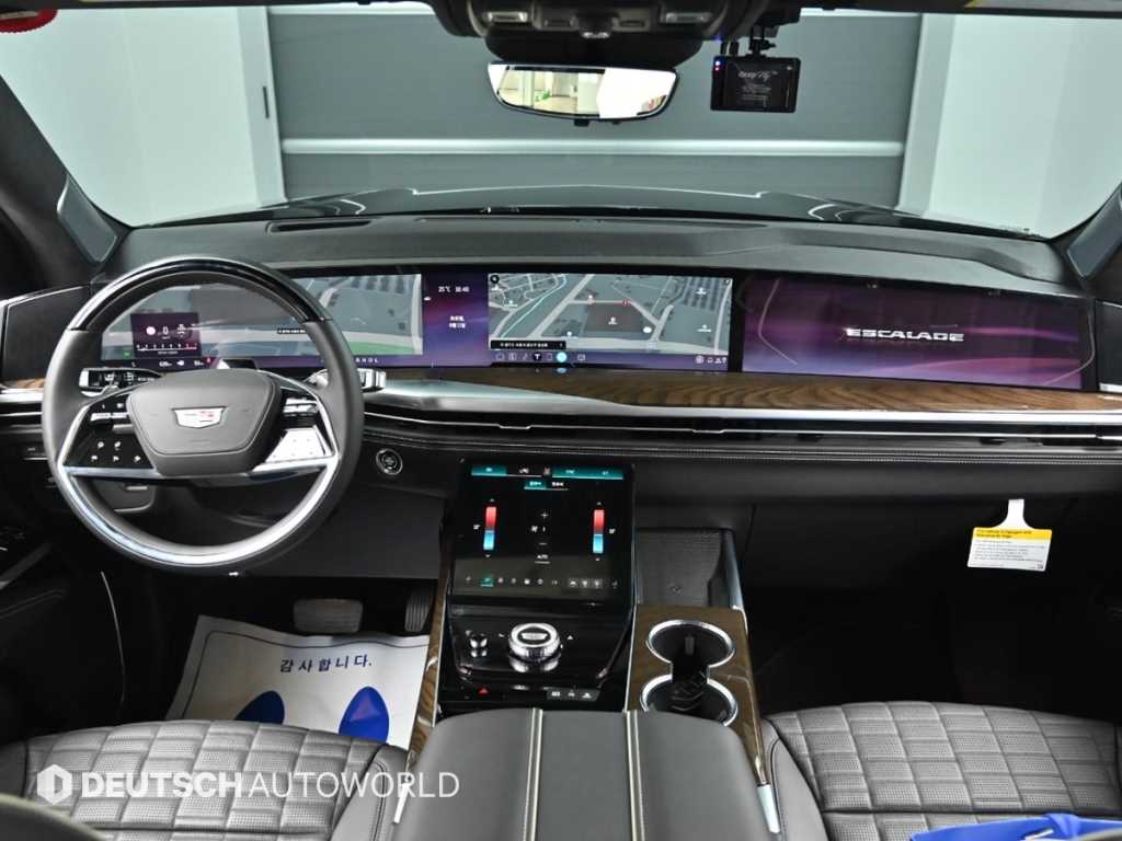Cadillac Escalade — photo 07