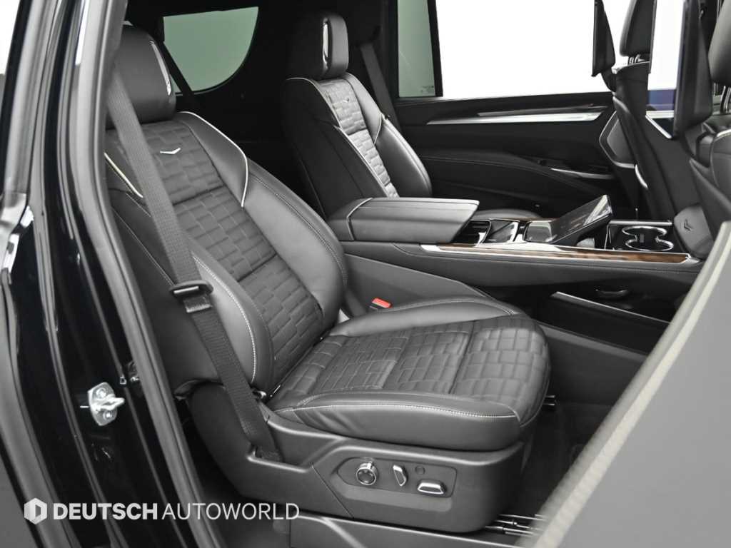 Cadillac Escalade — photo 12