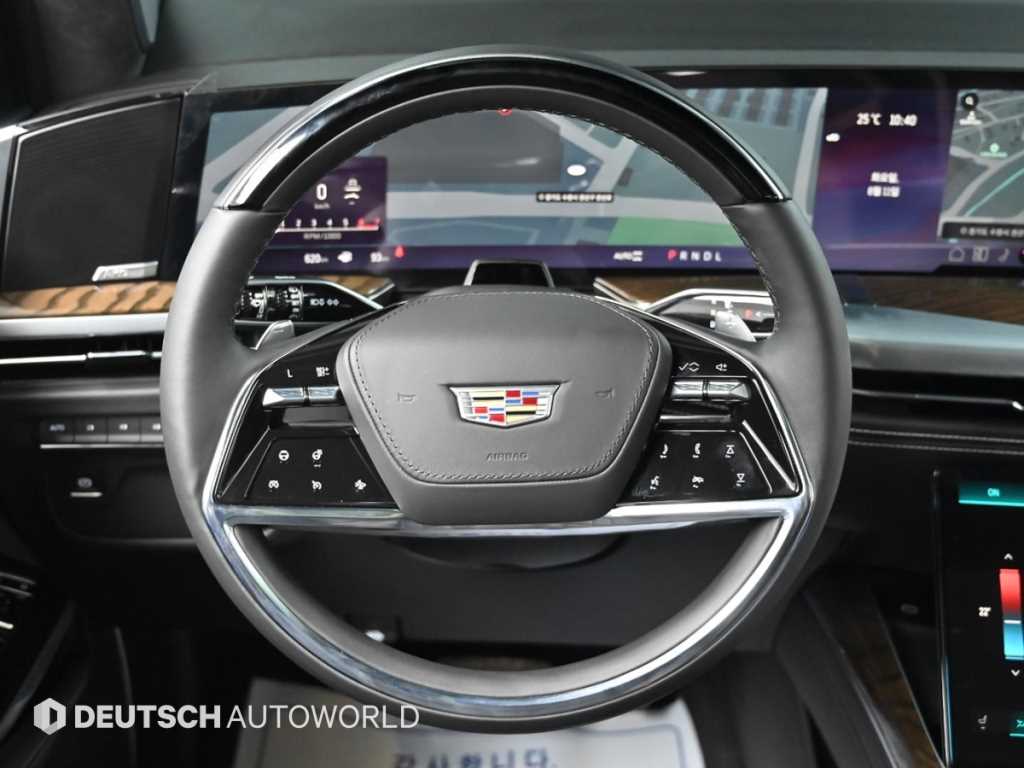 Cadillac Escalade — photo 13
