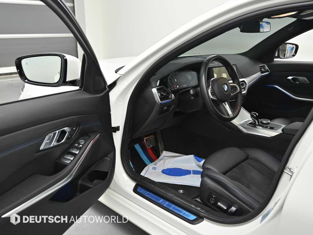 BMW 3-Series — photo 11