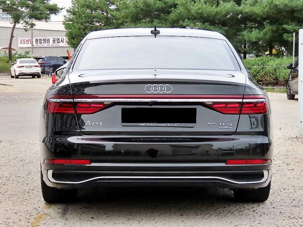 Audi A8 — photo 04
