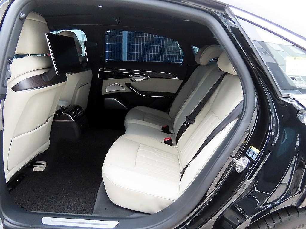 Audi A8 — photo 06