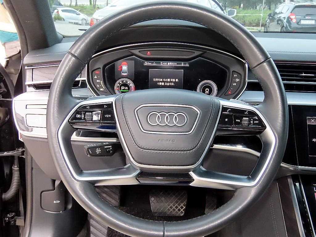 Audi A8 — photo 08