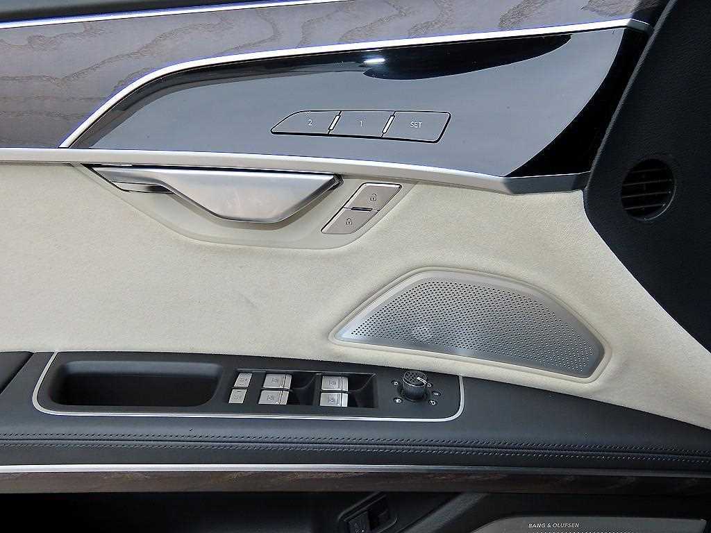 Audi A8 — photo 12