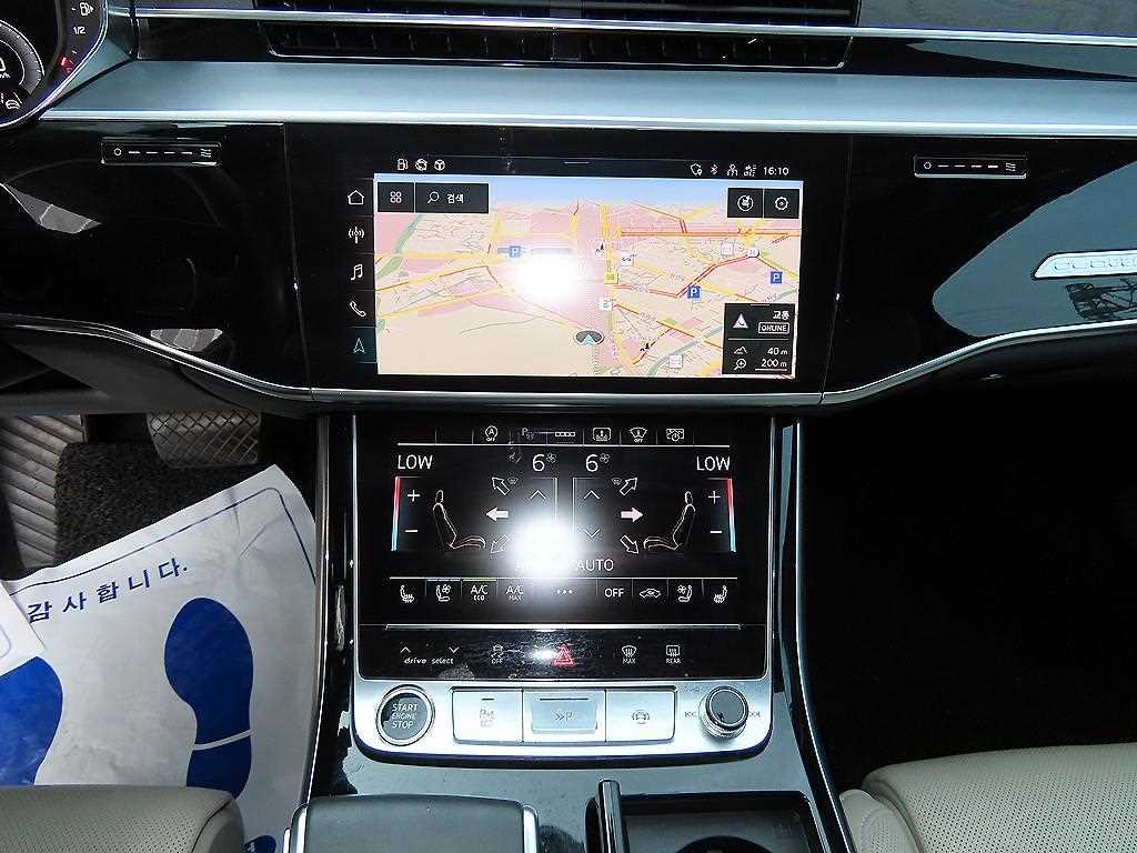 Audi A8 — photo 14