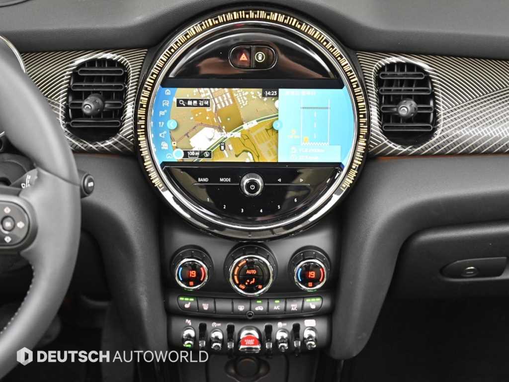 Mini Cooper Convertible — photo 14