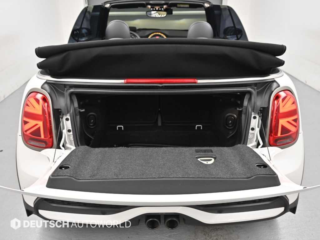 Mini Cooper Convertible — photo 18