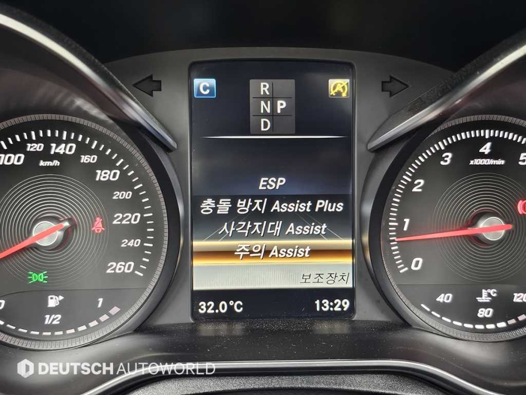 Mercedes-Benz C-Class — photo 16