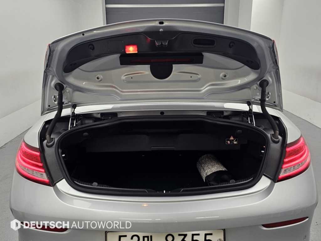 Mercedes-Benz C-Class — photo 18