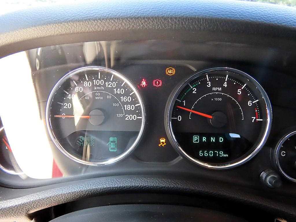 Jeep Wrangler — photo 08