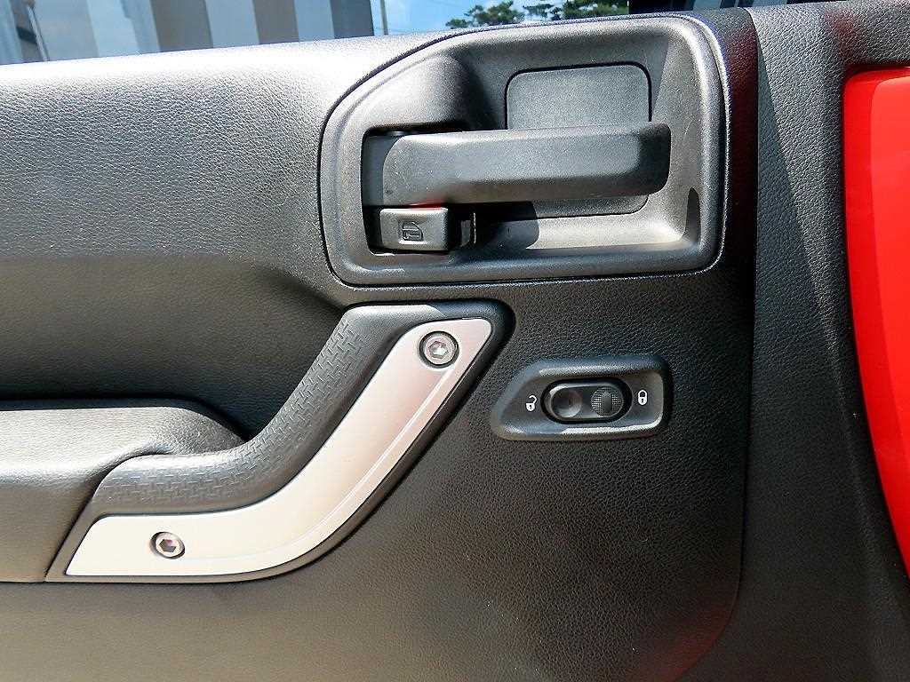 Jeep Wrangler — photo 10