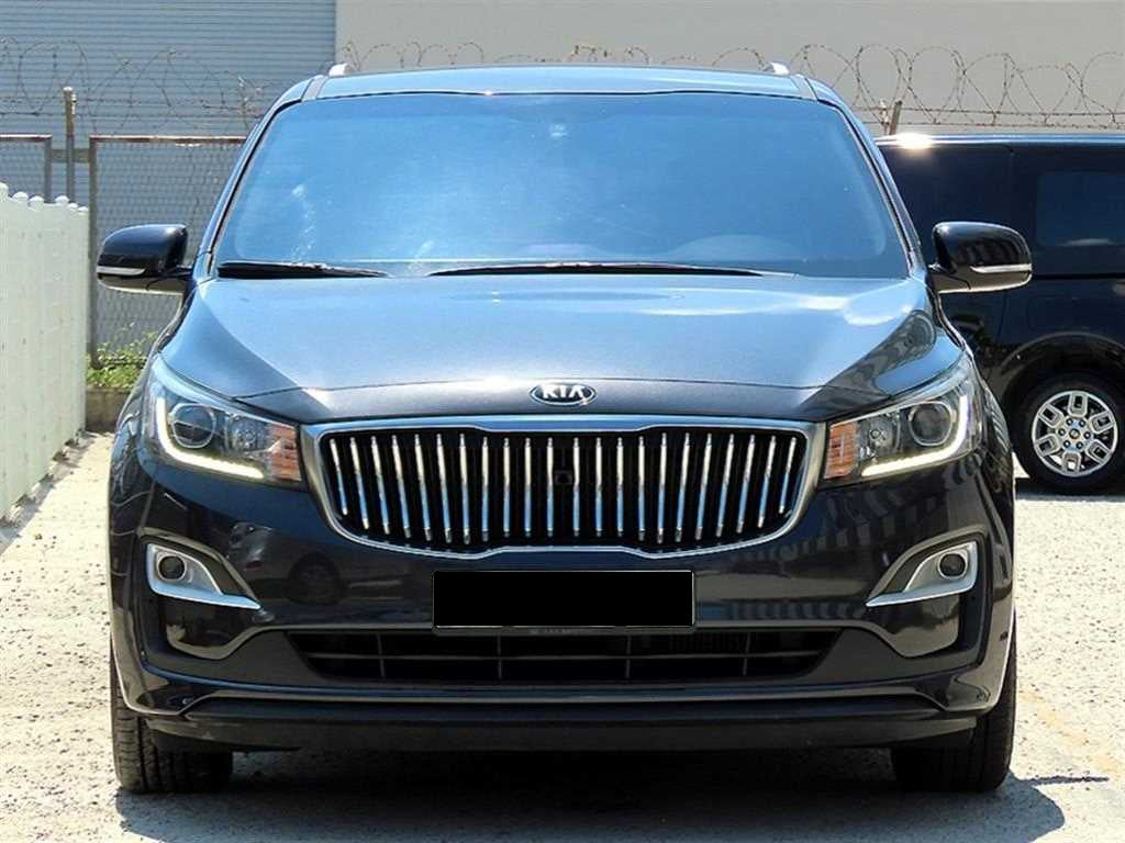 Kia Carnival — photo 01