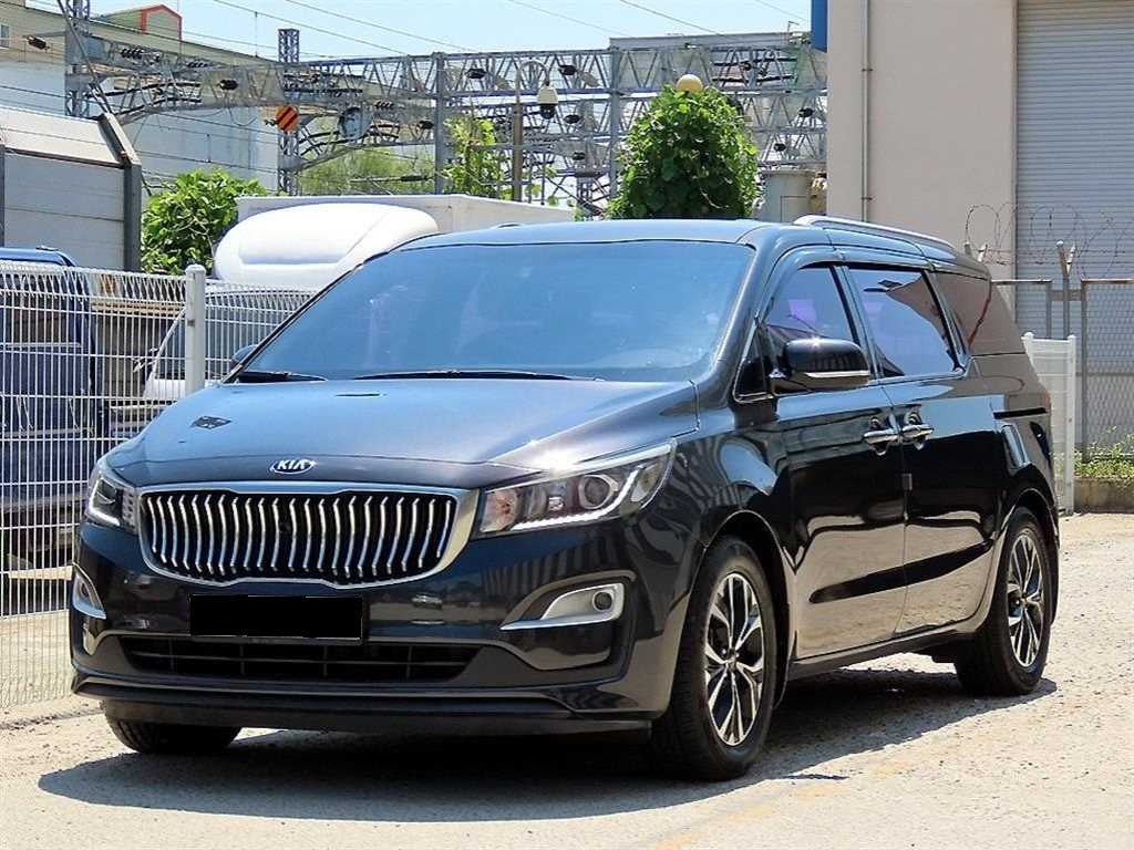 Kia Carnival — photo 02