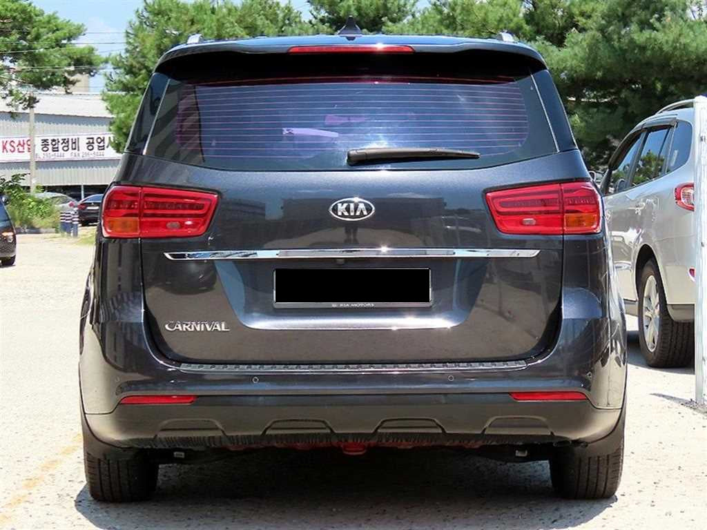 Kia Carnival — photo 04