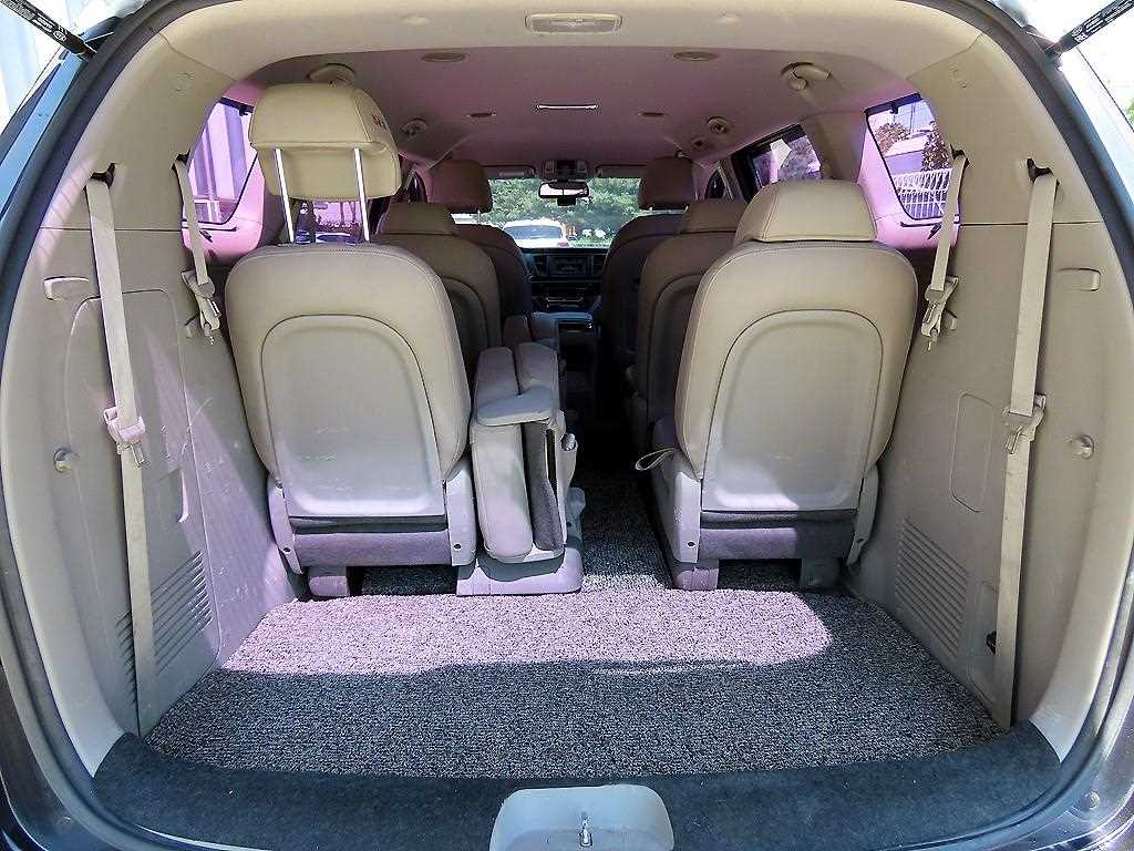 Kia Carnival — photo 17