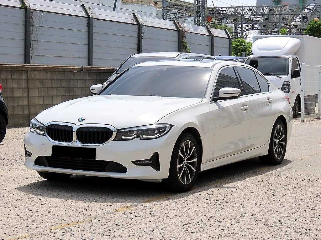 BMW 3-Series — photo 02