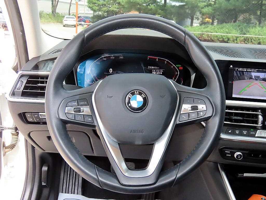 BMW 3-Series — photo 08