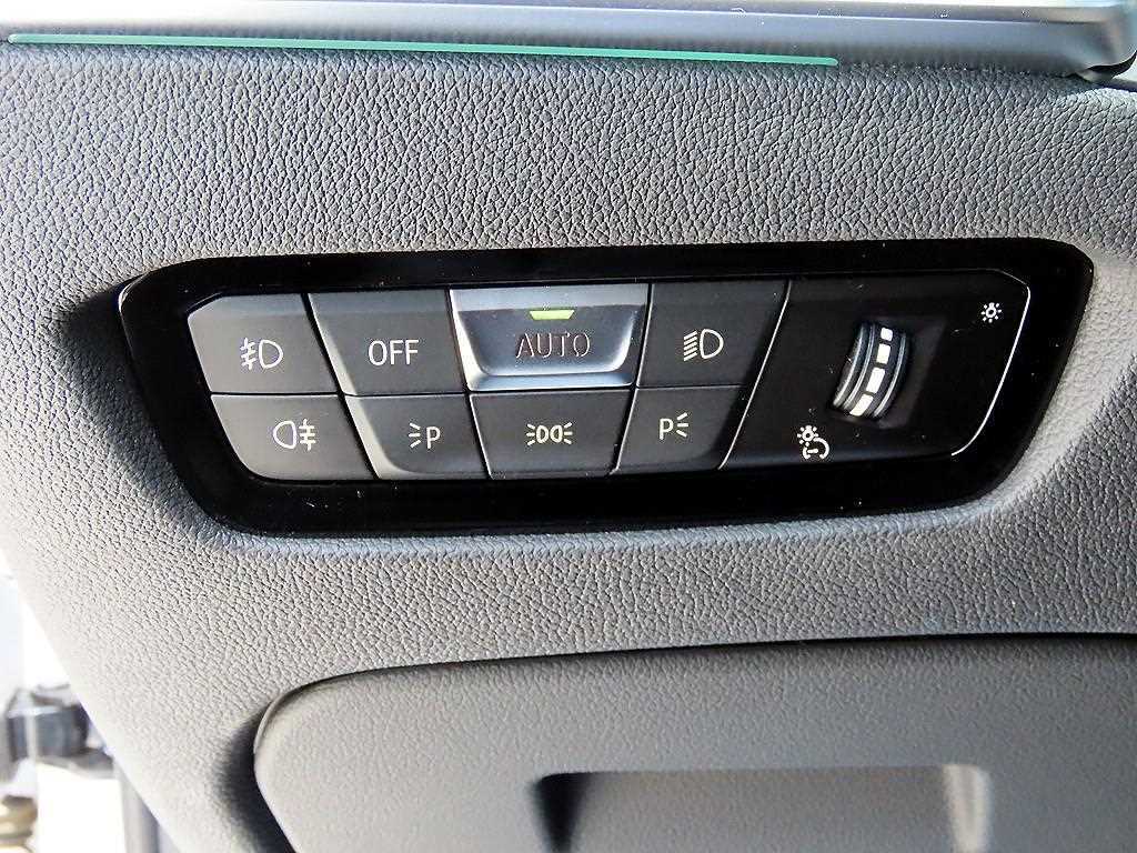 BMW 3-Series — photo 13