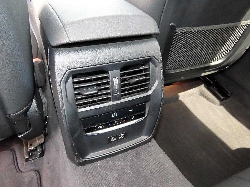 BMW 3-Series — photo 17