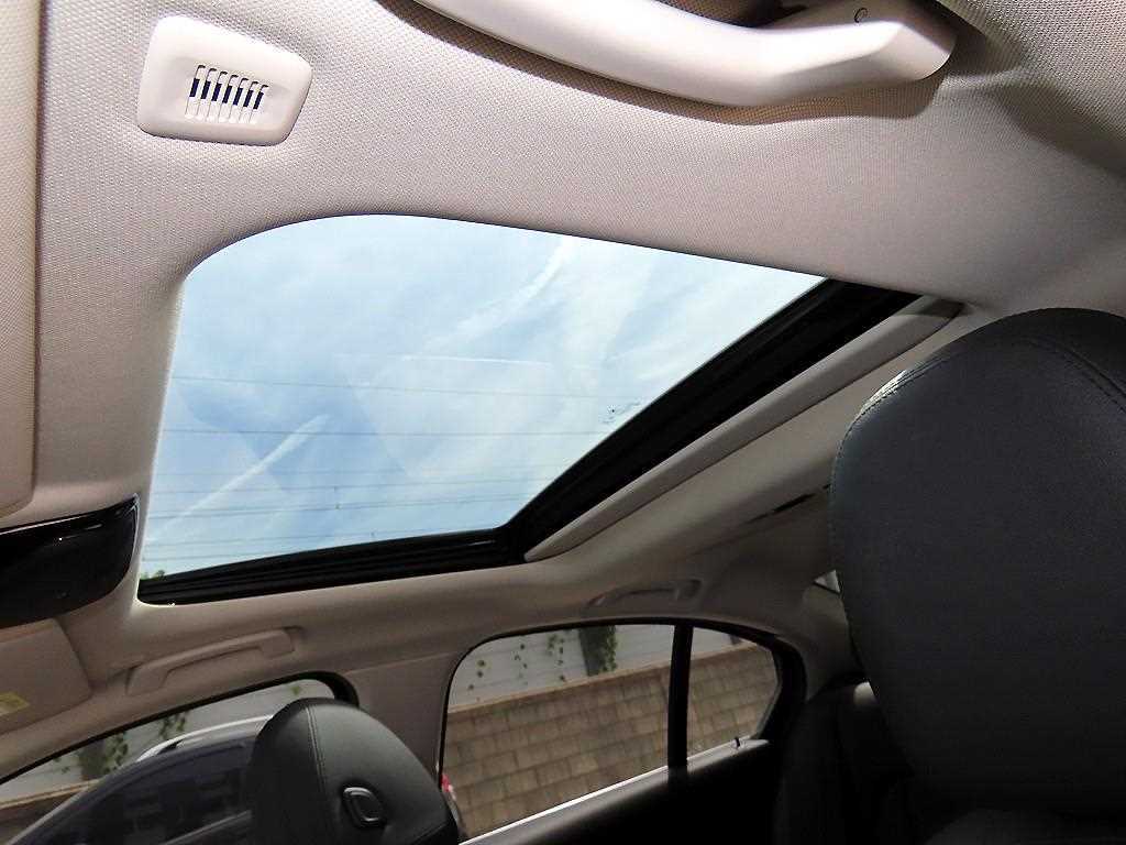 BMW 3-Series — photo 18
